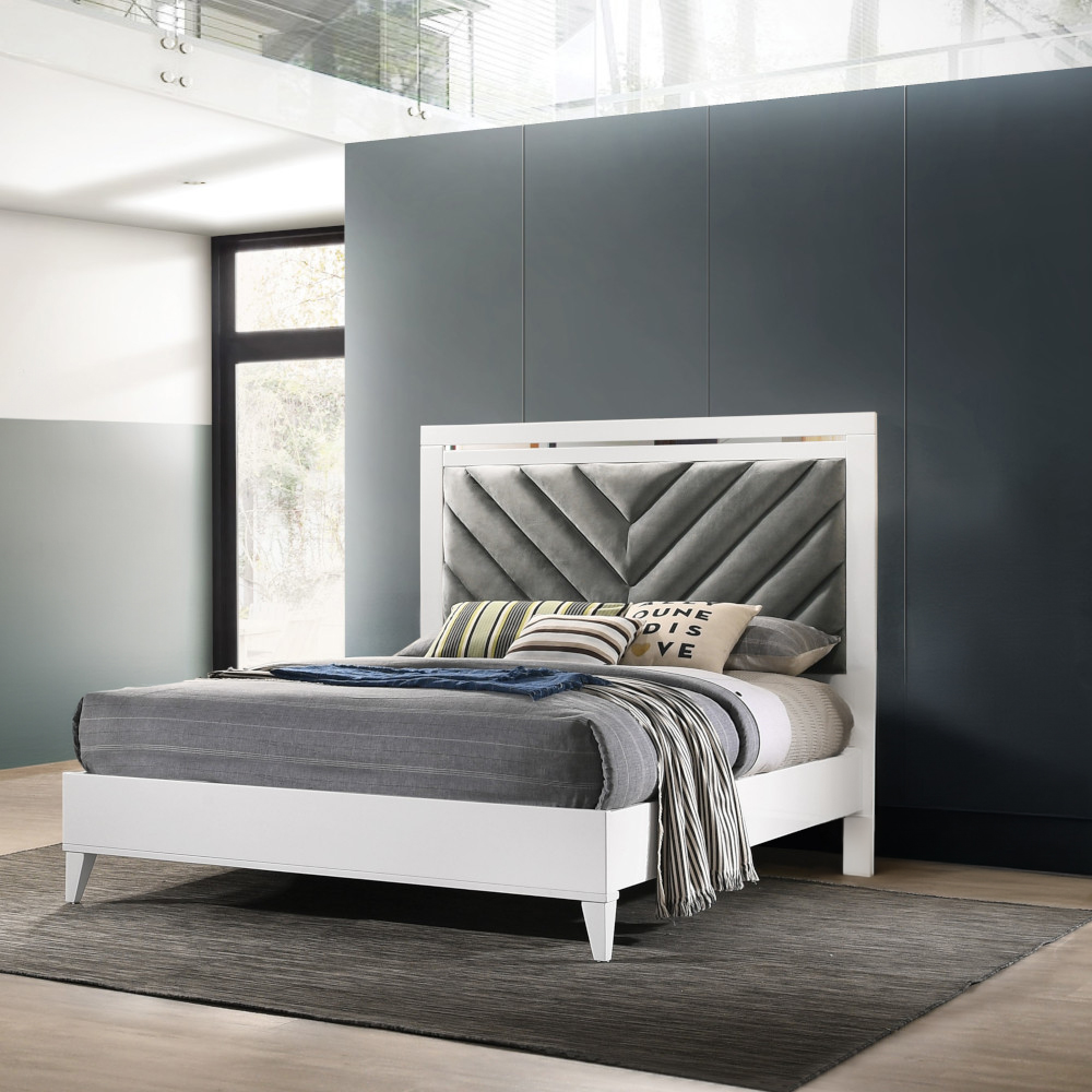 Acme Chelsie Queen Bed Model 27390Q