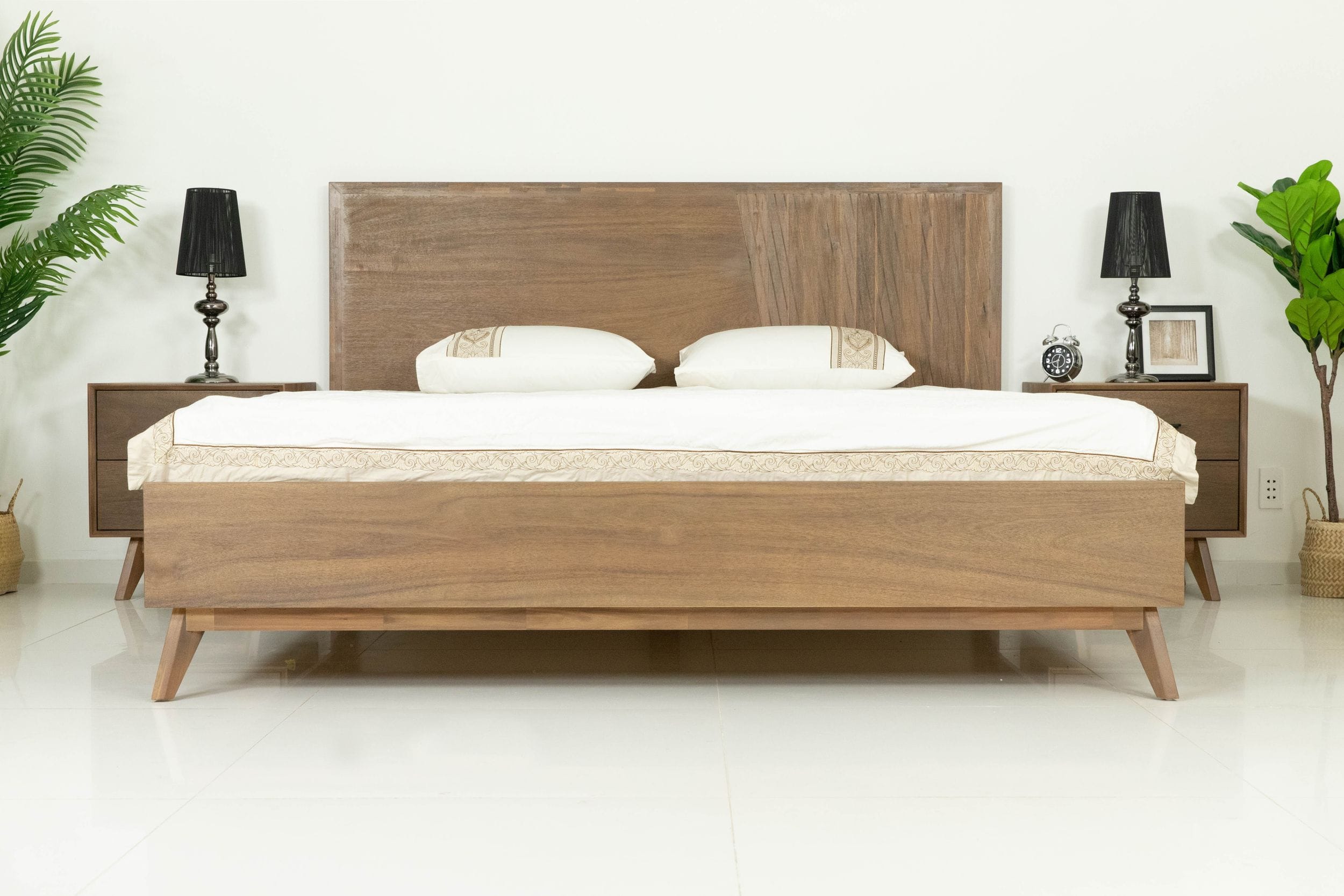 LA Furniture Claire Eastern King Contemporary Walnut Bed VGWDWIN-USQB-BED-EK Contemporary Style by Vig Furnitrue Number 78290 Catch Home Goods